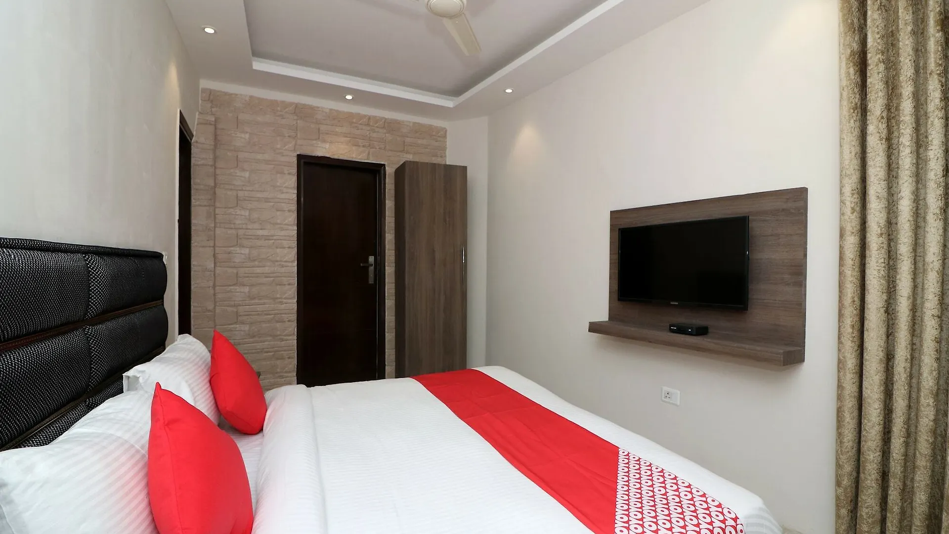 Hotel Super Townhouse Rohini Sector 23 Delhi  India