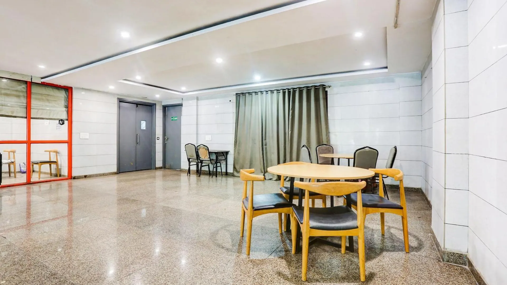 Super Townhouse Rohini Sector 23 Hotel Delhi  4*, Delhi (National Capital Territory of India)